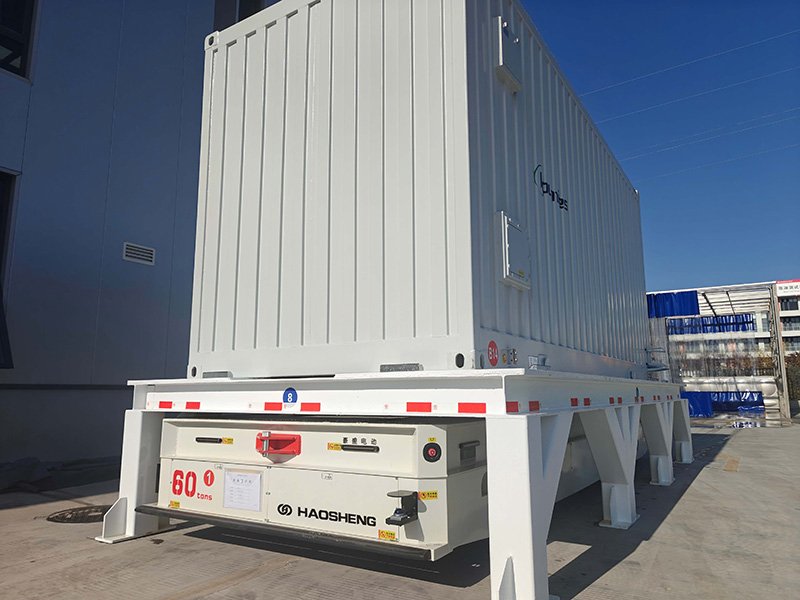 60-ton lifting AGV raising a BESS container