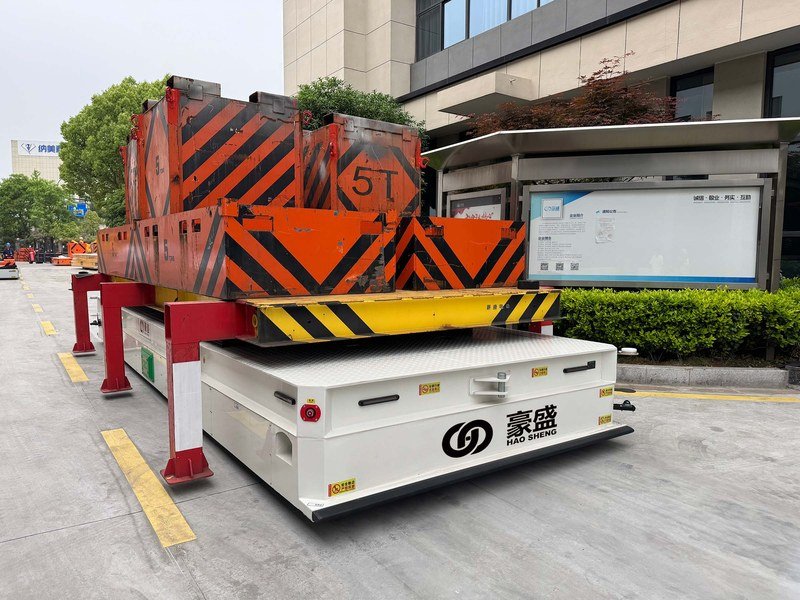 40-ton under-ride jacking AGV with full sensor coverage