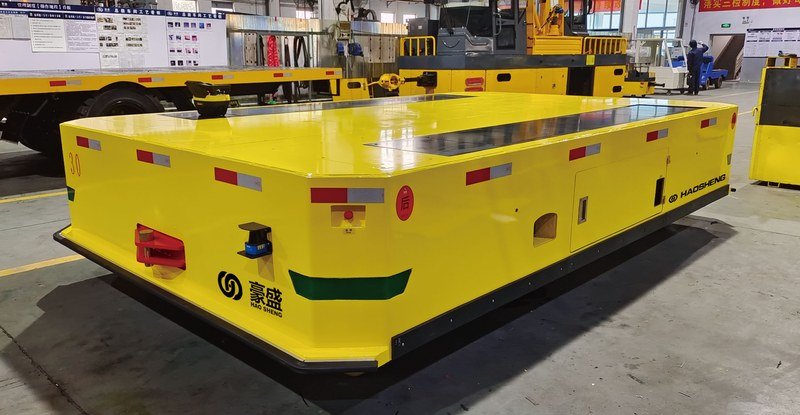 30-ton lifting AGV handling loads outside the rail network