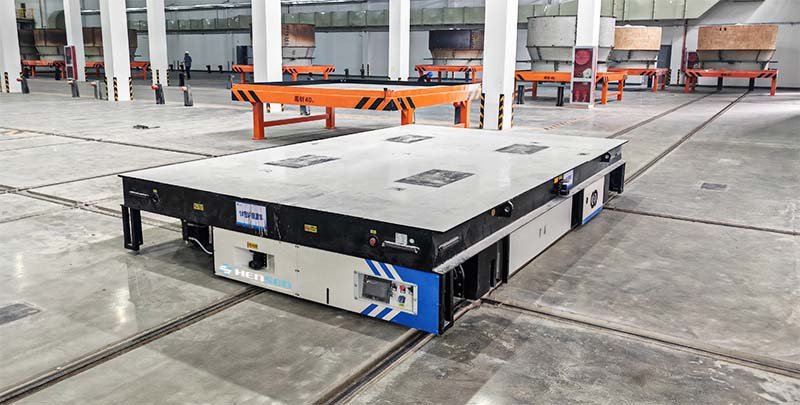 Heavy-duty RGV at a perpendicular rail intersection in an industrial production facility